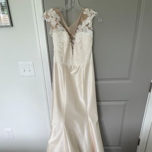 Romona Keveza Legends wedding dress